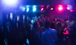 南宁酒吧吃瓜事件视频,一场引发热议的冲突瞬间